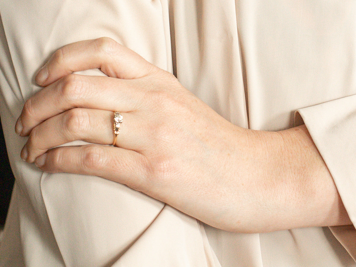 Anillo de compromiso de diamantes de talla europea de la era retro