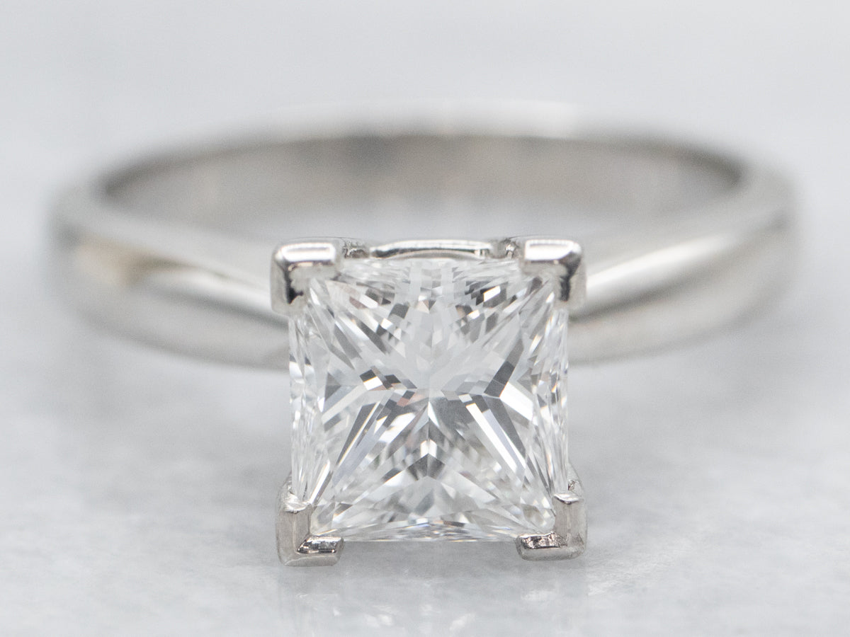 Anillo de compromiso con solitario de diamantes y certificación GIA de platino