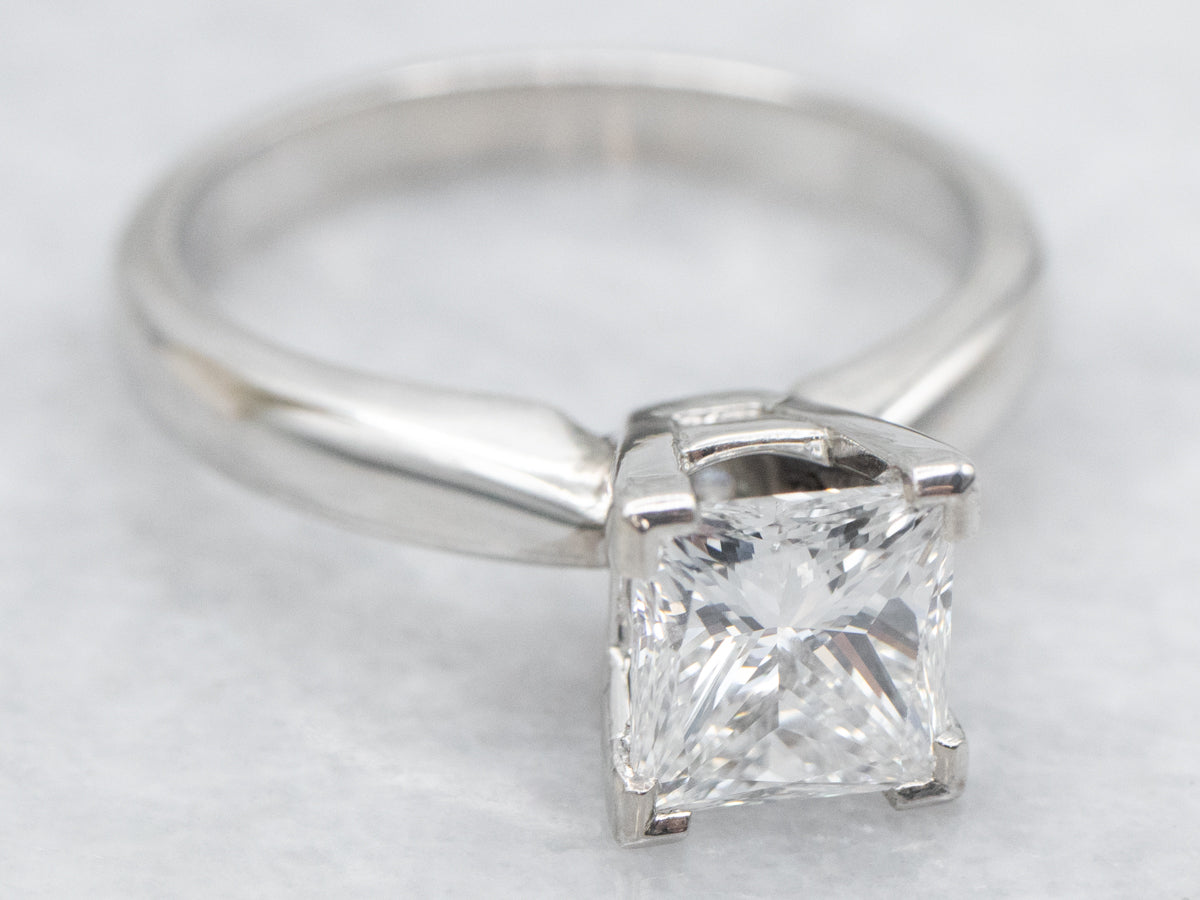 Anillo de compromiso con solitario de diamantes y certificación GIA de platino