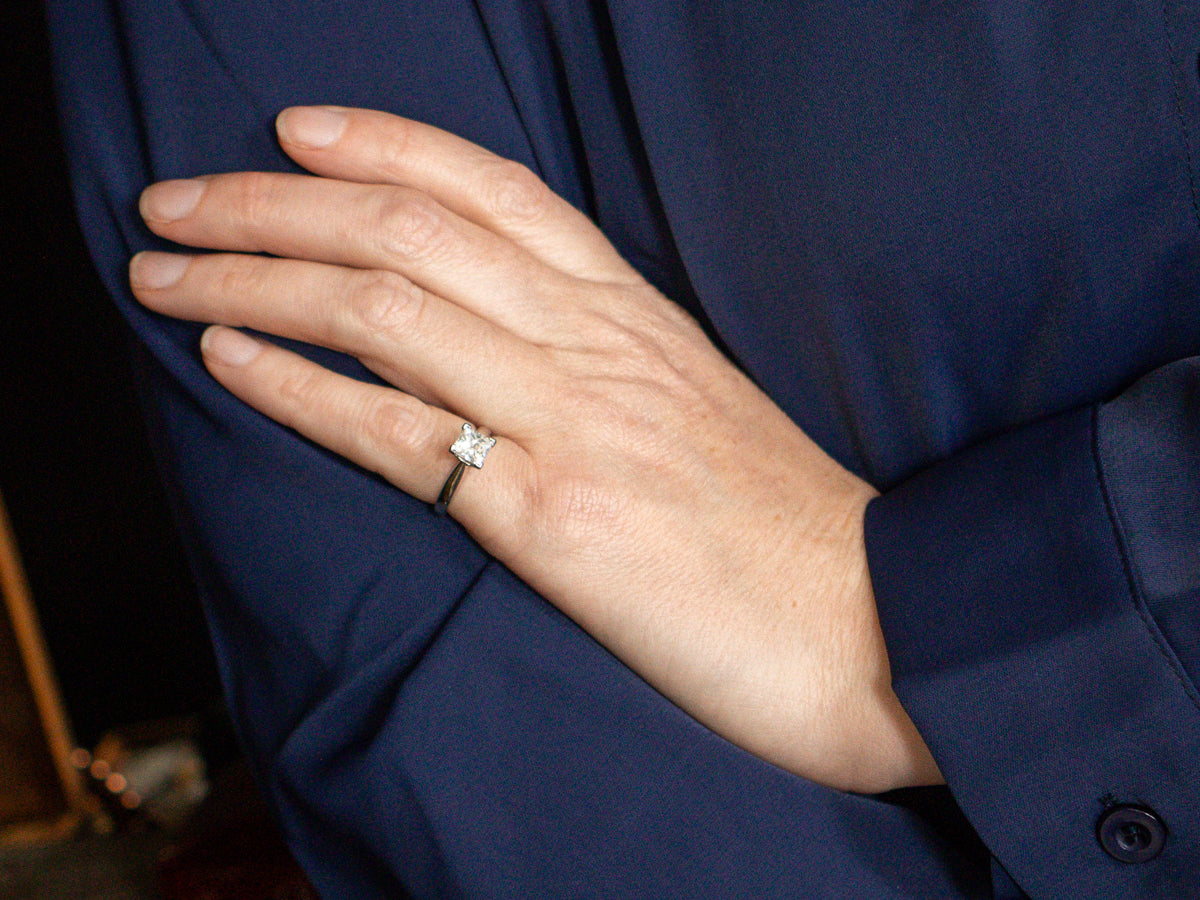 Anillo de compromiso con solitario de diamantes y certificación GIA de platino