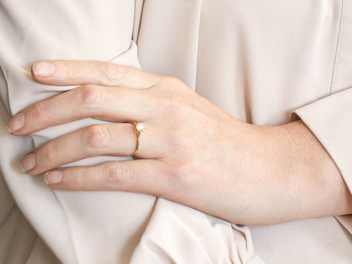 Anillo de compromiso con solitario de diamantes