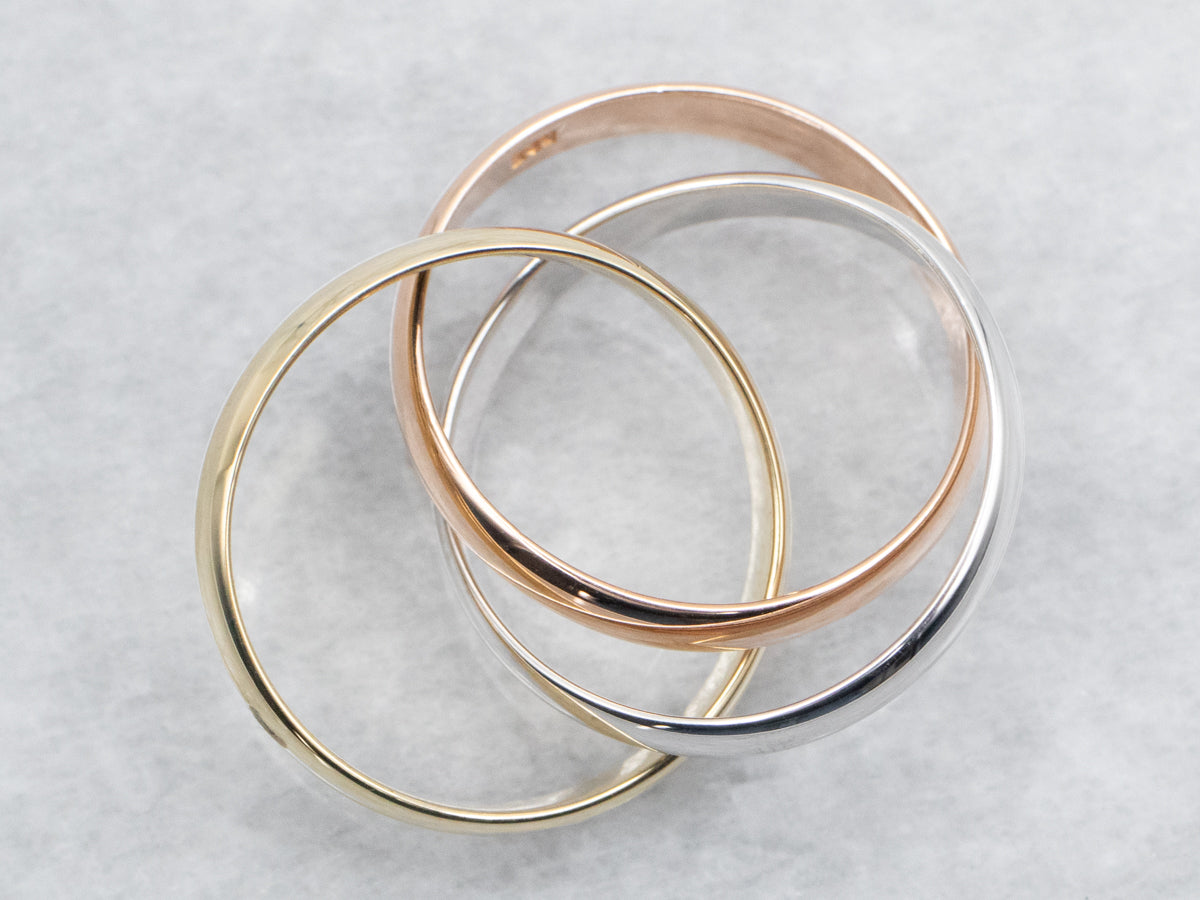 Bandas entrelazadas de tres colores.