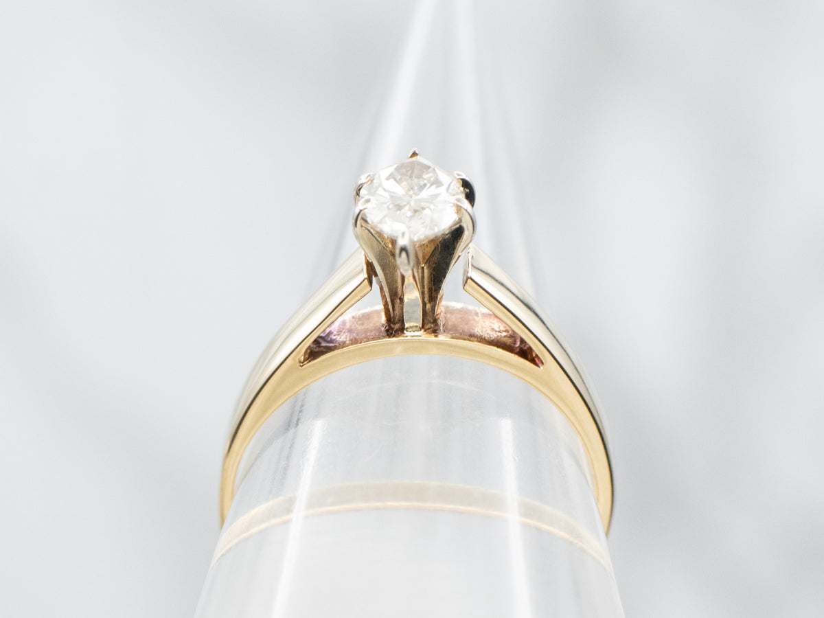 Anillo de compromiso con solitario de diamantes en dos tonos