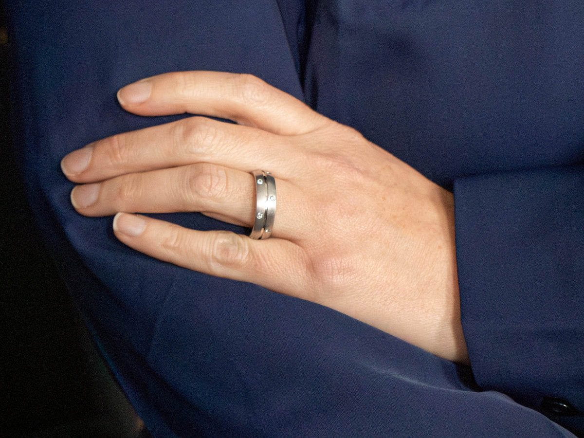 Diamond Matte-Finished White Gold Etoile Band