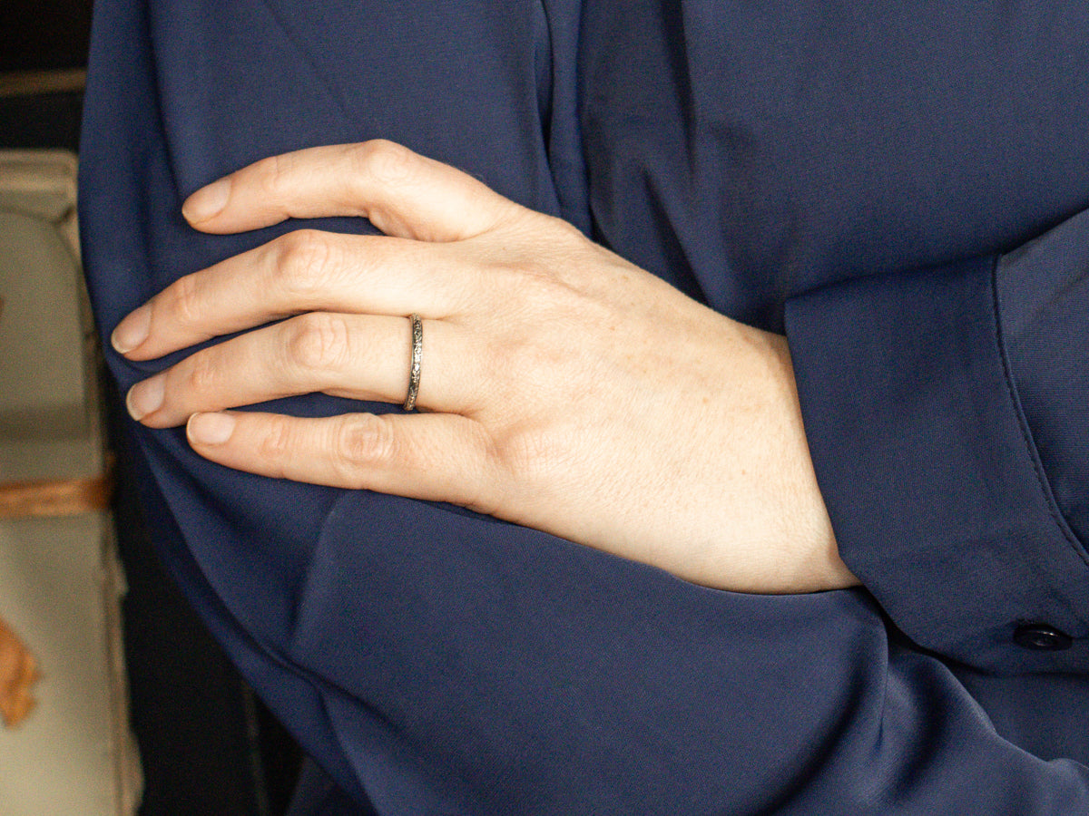 Vintage 18-Karat Gold Floral Pattern Band