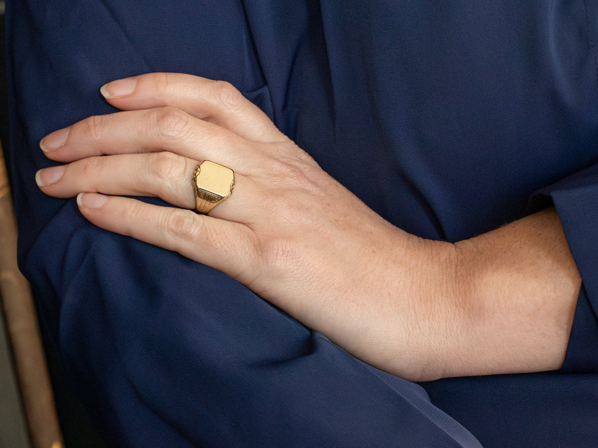 Floral 1940s Green Gold Signet Ring