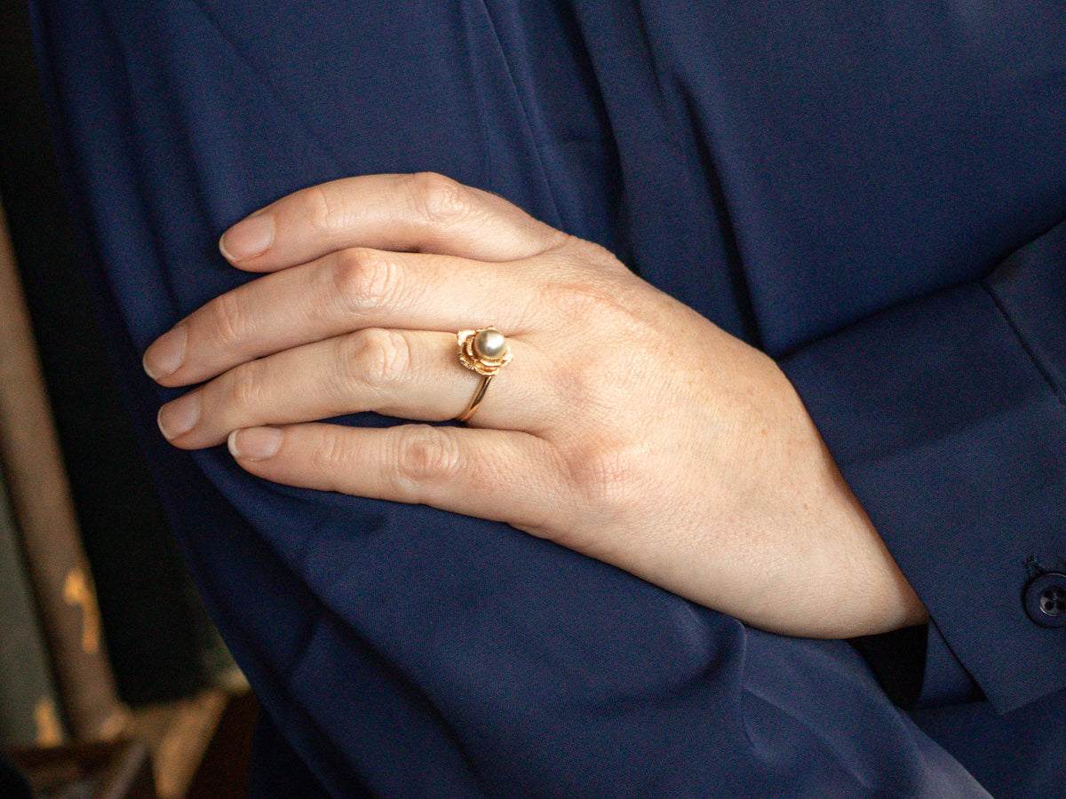 Pearl Bypass Ring with Flower Frame