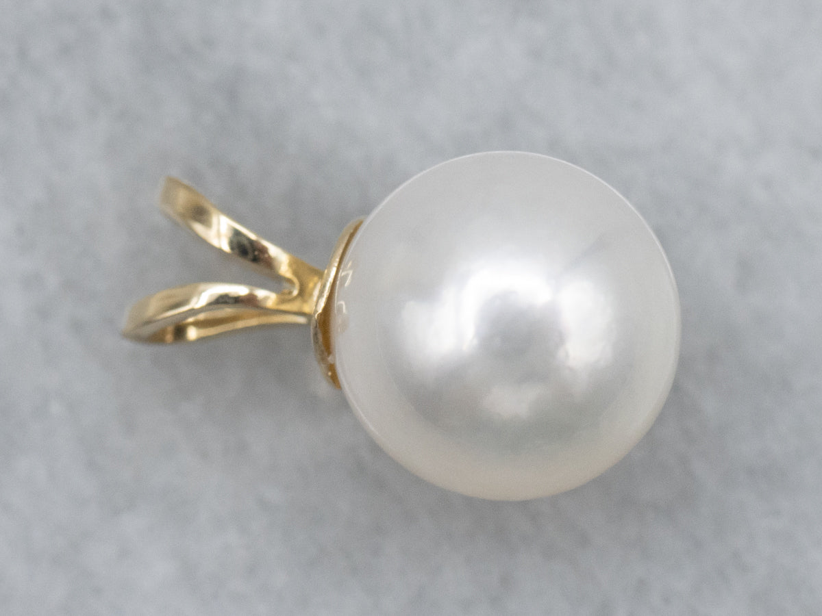 Simple Pearl Solitaire Pendant in Yellow Gold