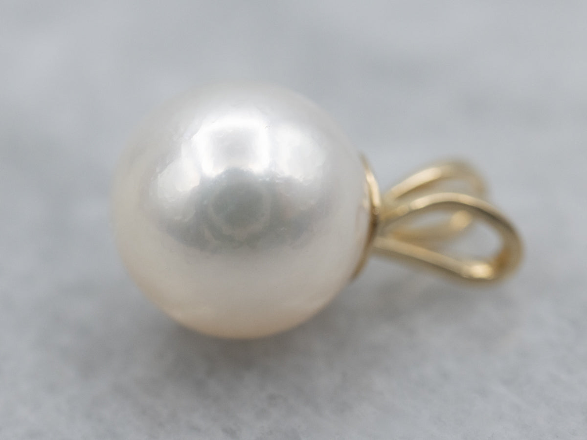 Simple Pearl Solitaire Pendant in Yellow Gold