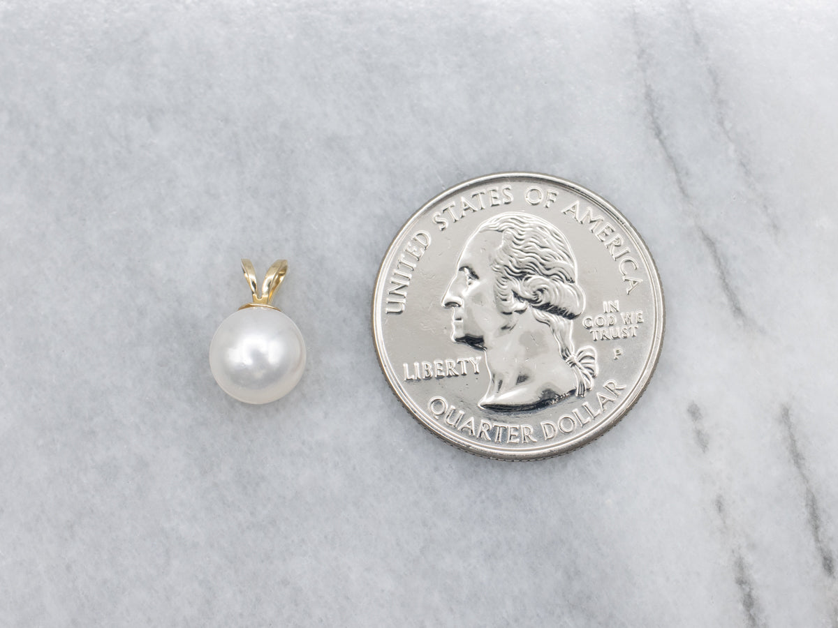 Simple Pearl Solitaire Pendant in Yellow Gold