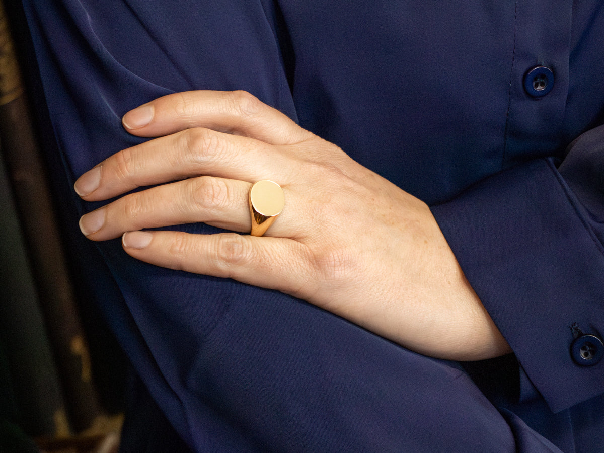 Unisex Gold Oval Top Signet Ring