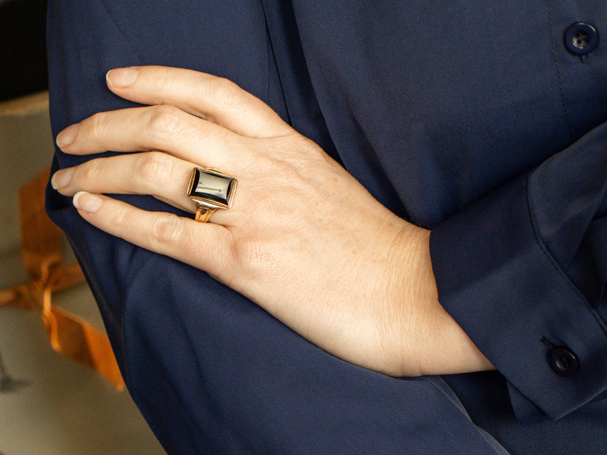Men's 1950s Hematite Ring with Decorative Shoulders