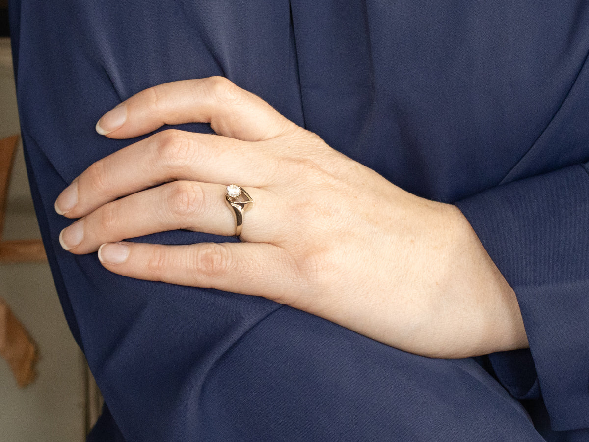 Modernist Gold Round Brilliant Diamond Ring