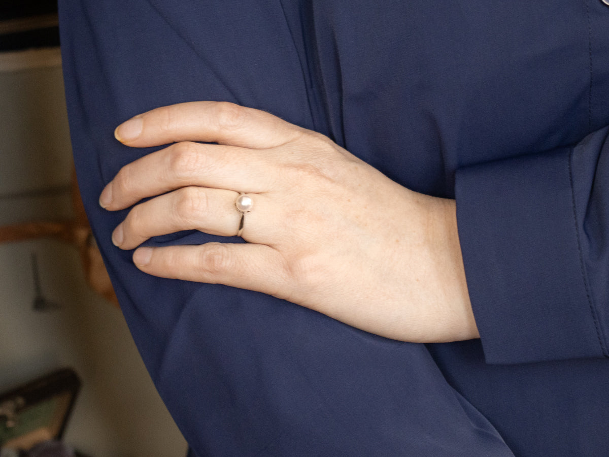 Pink Luster Pearl Solitaire Ring in White Gold