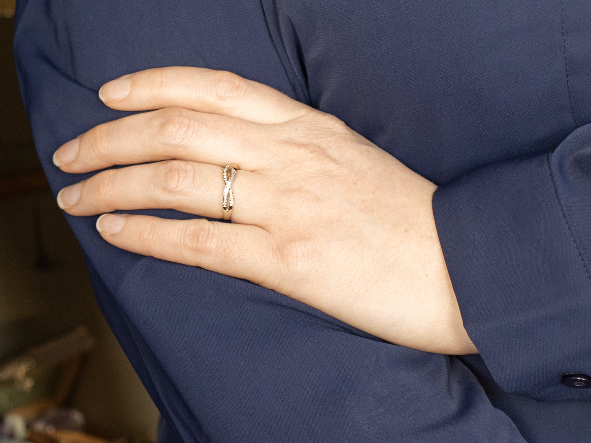 Twisting Gold Diamond Band