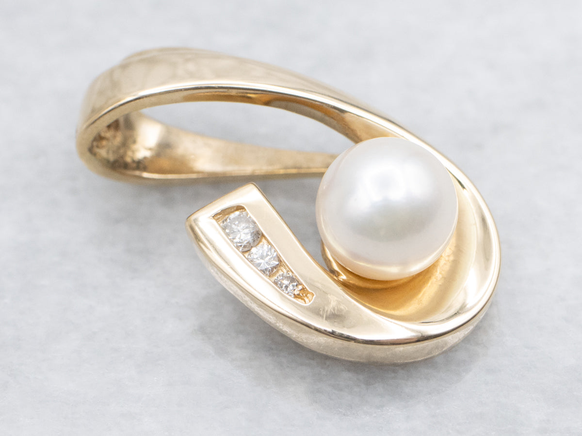 Polished Gold Saltwater Pearl and Diamond Pendant