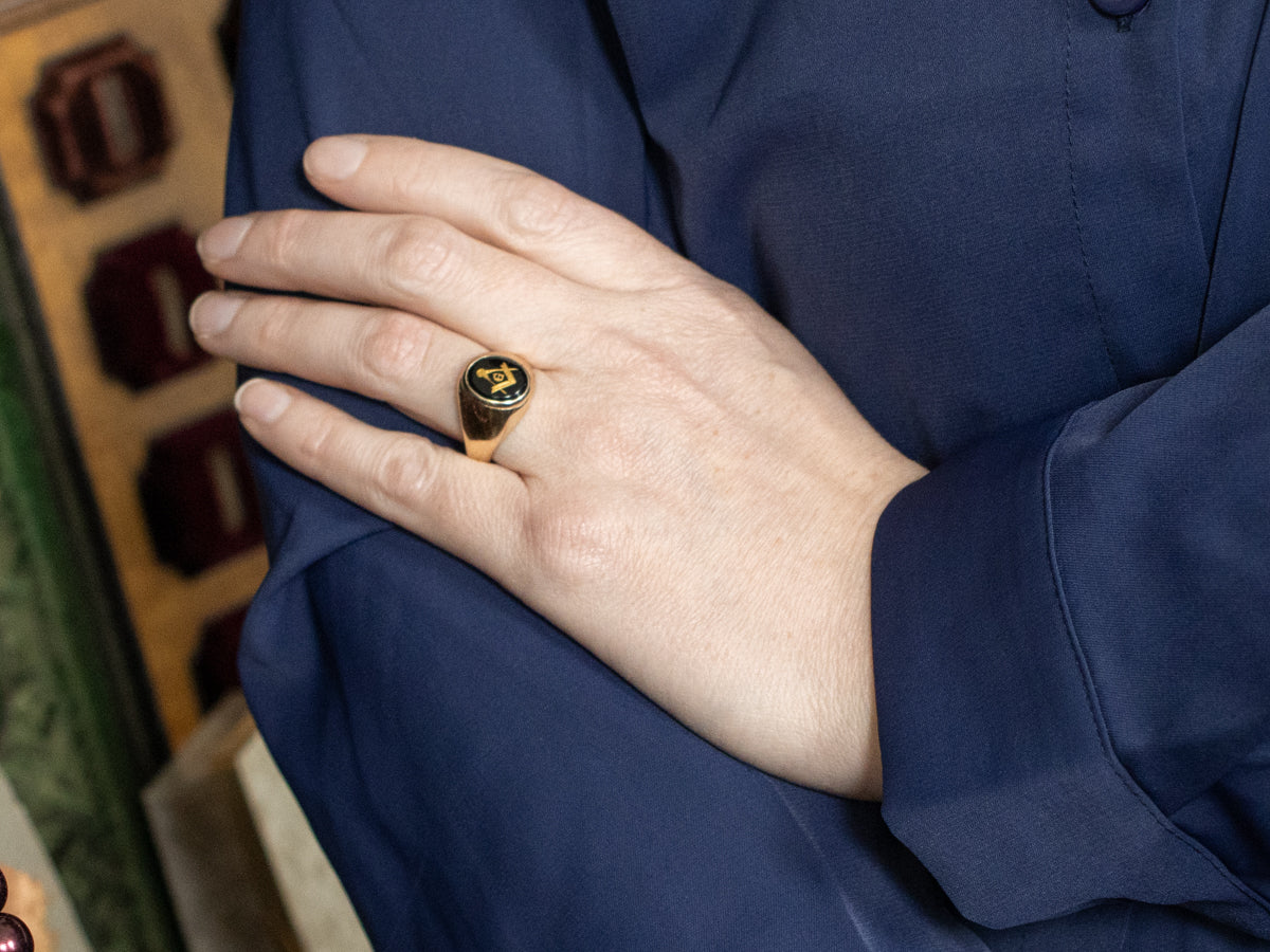 Vintage Masonic Onyx and Gold Men's Ring