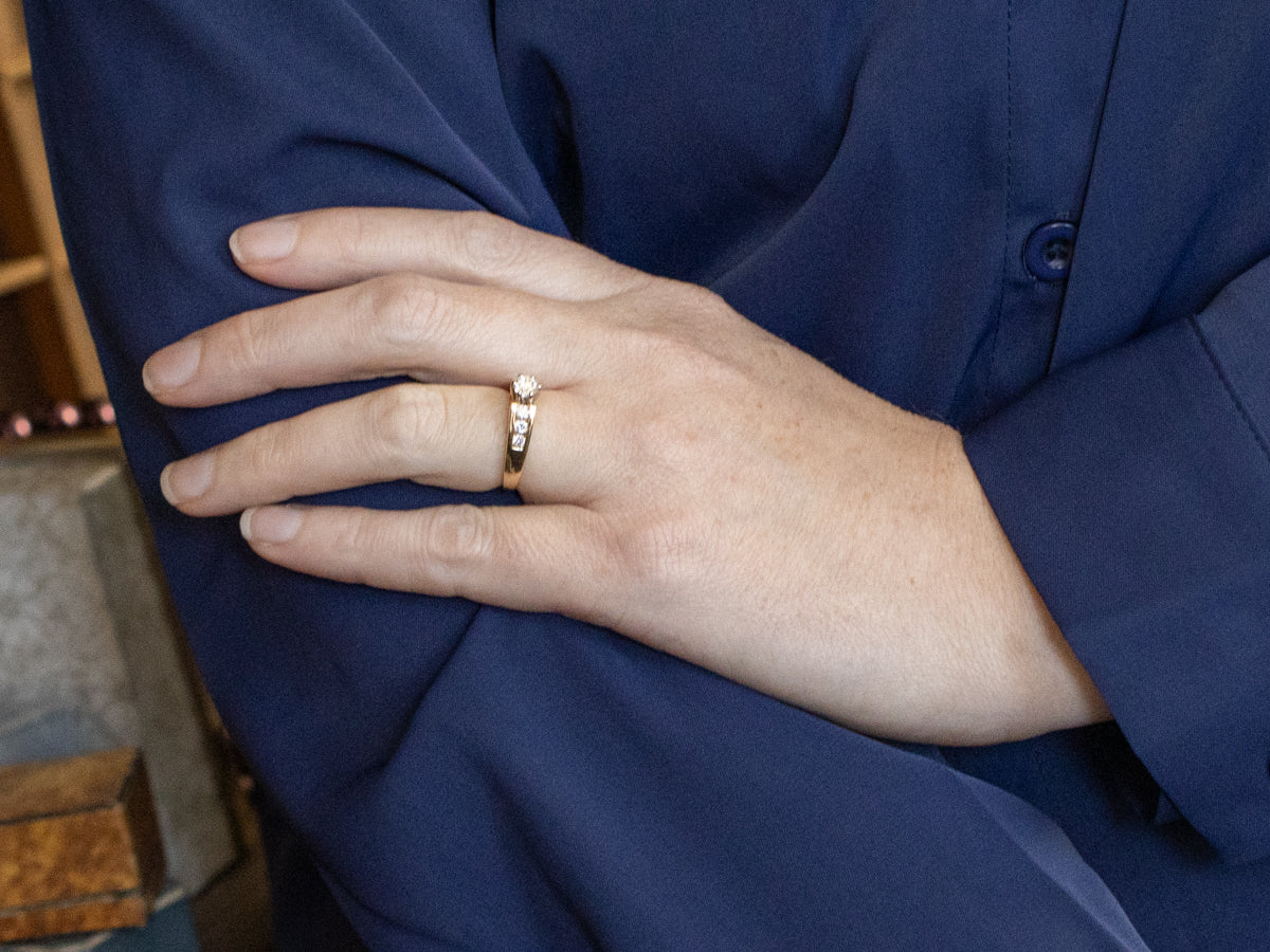 Modern Round Brilliant Diamond Engagement Ring