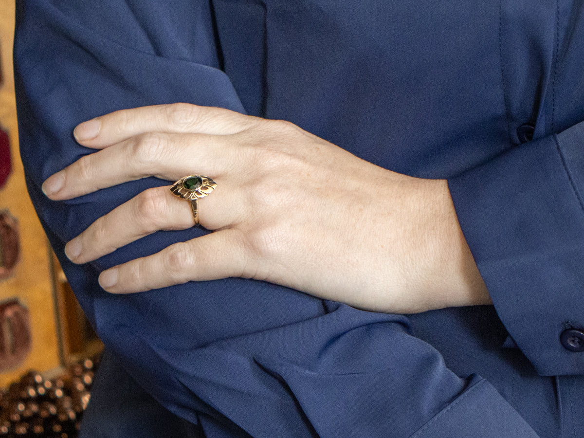 Mid-Century Fine Gold and Green Tourmaline Dinner Ring of Exceptional Quality