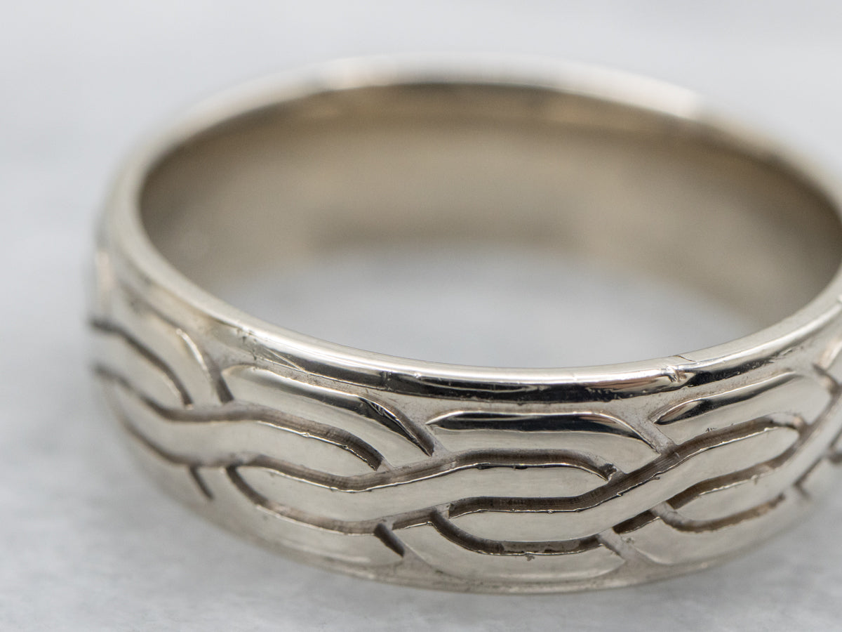 Men's Interlocking White Gold Knot Pattern Band