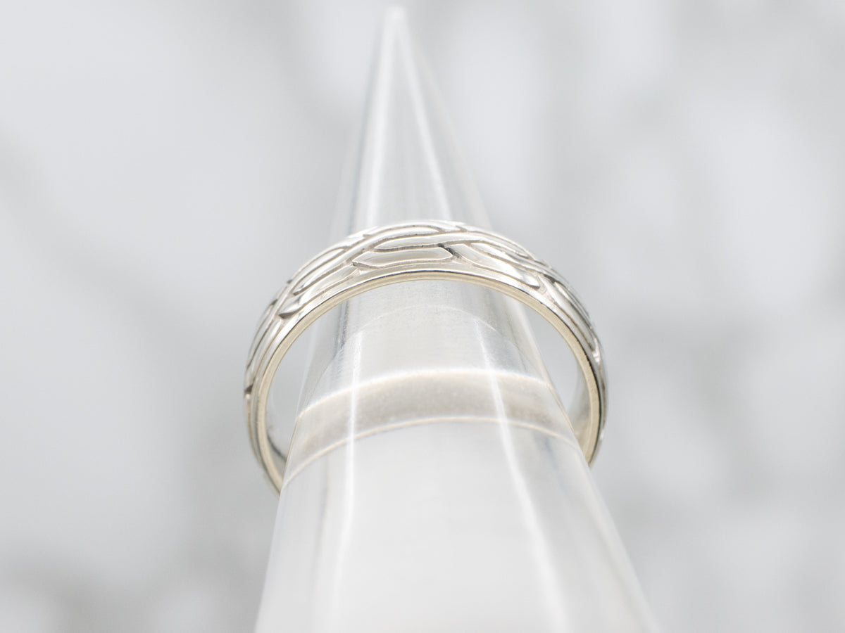 Men's Interlocking White Gold Knot Pattern Band