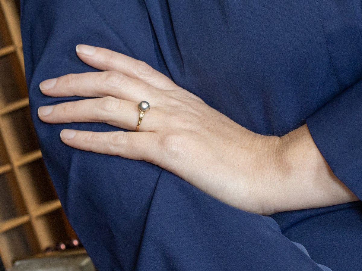 Modern Gray Pearl Gold Solitaire Ring