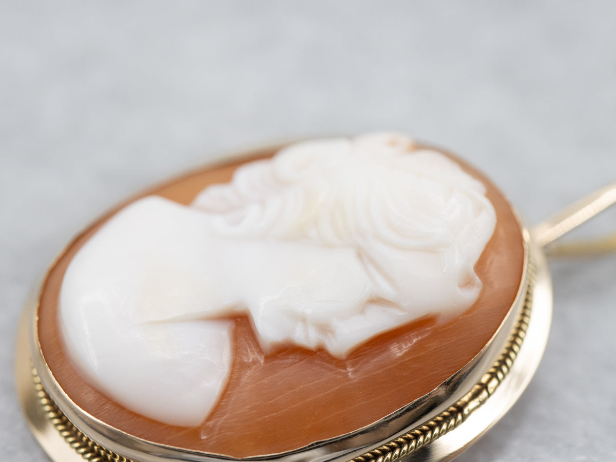 Classic Vintage Cameo Pendant in Yellow Gold