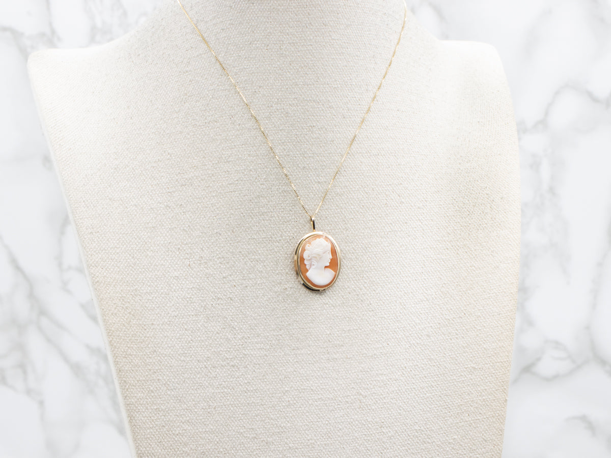 Classic Vintage Cameo Pendant in Yellow Gold
