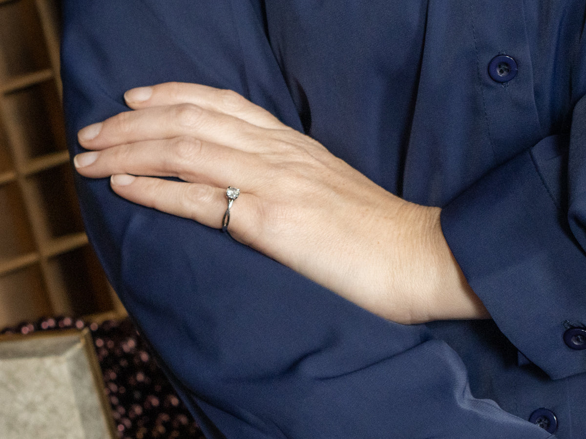 Brilliant Diamond Solitaire in Twisting Platinum Setting