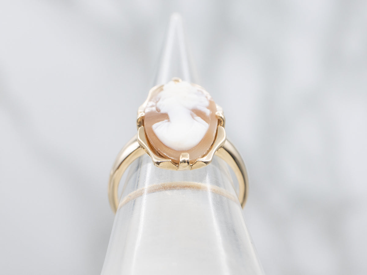 Beautiful Vintage Shell Cameo Ring