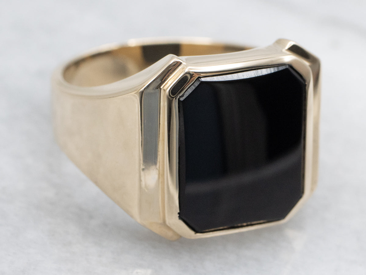 Men's Sleek Gold and Onyx Vintage Ring