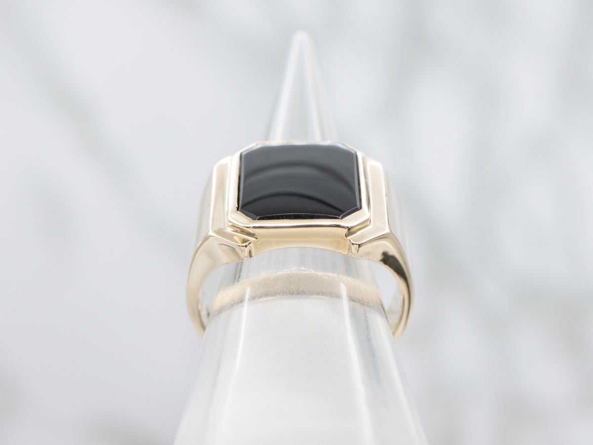 Men's Sleek Gold and Onyx Vintage Ring