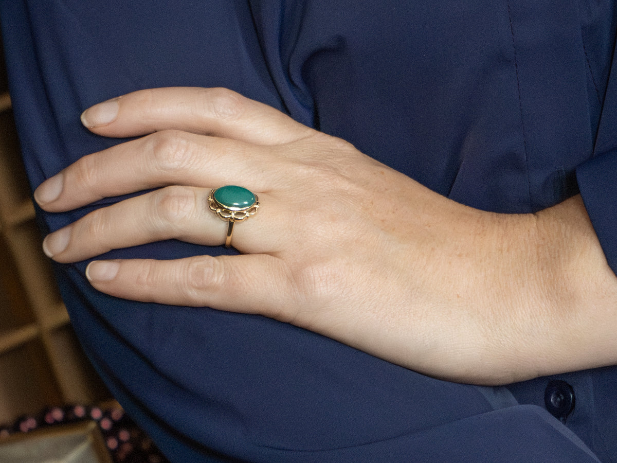 Vintage Oval Green Onyx 10K Yellow Gold Ring