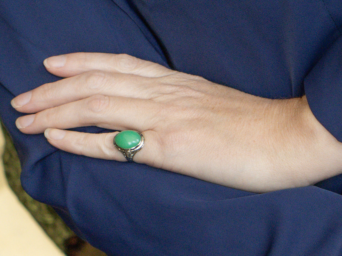 Art Deco Chrysoprase 18-Karat White Gold Filigree Ring