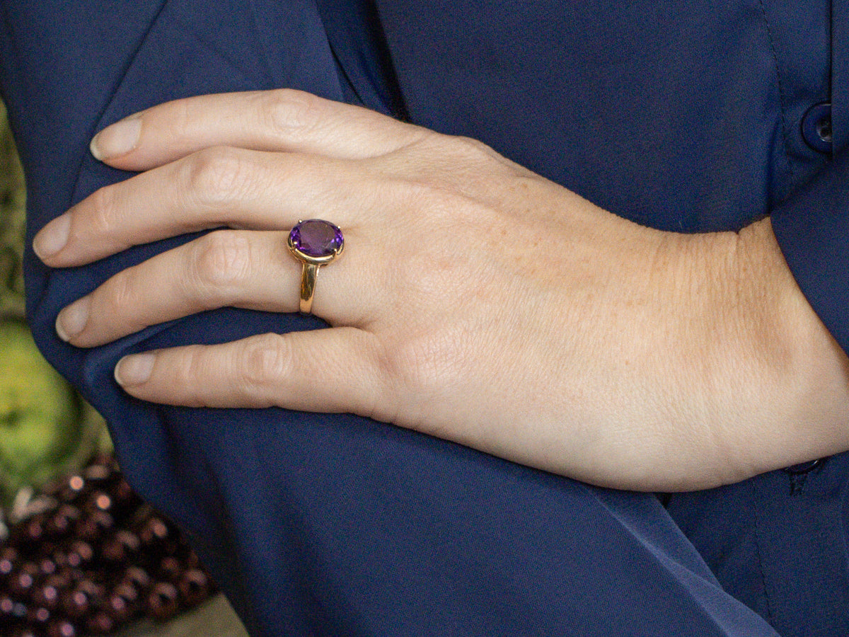 Oval Cut Amethyst Yellow Gold Solitaire Ring