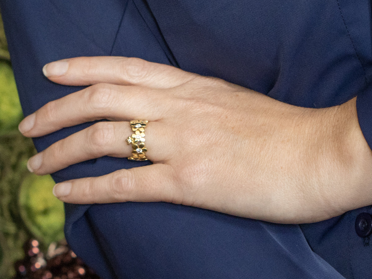 Yellow Gold Diamond Daisy Pattern Band