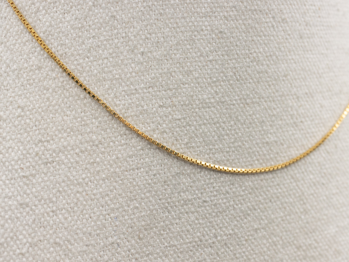 Long 18-Karat Yellow Gold Box Chain