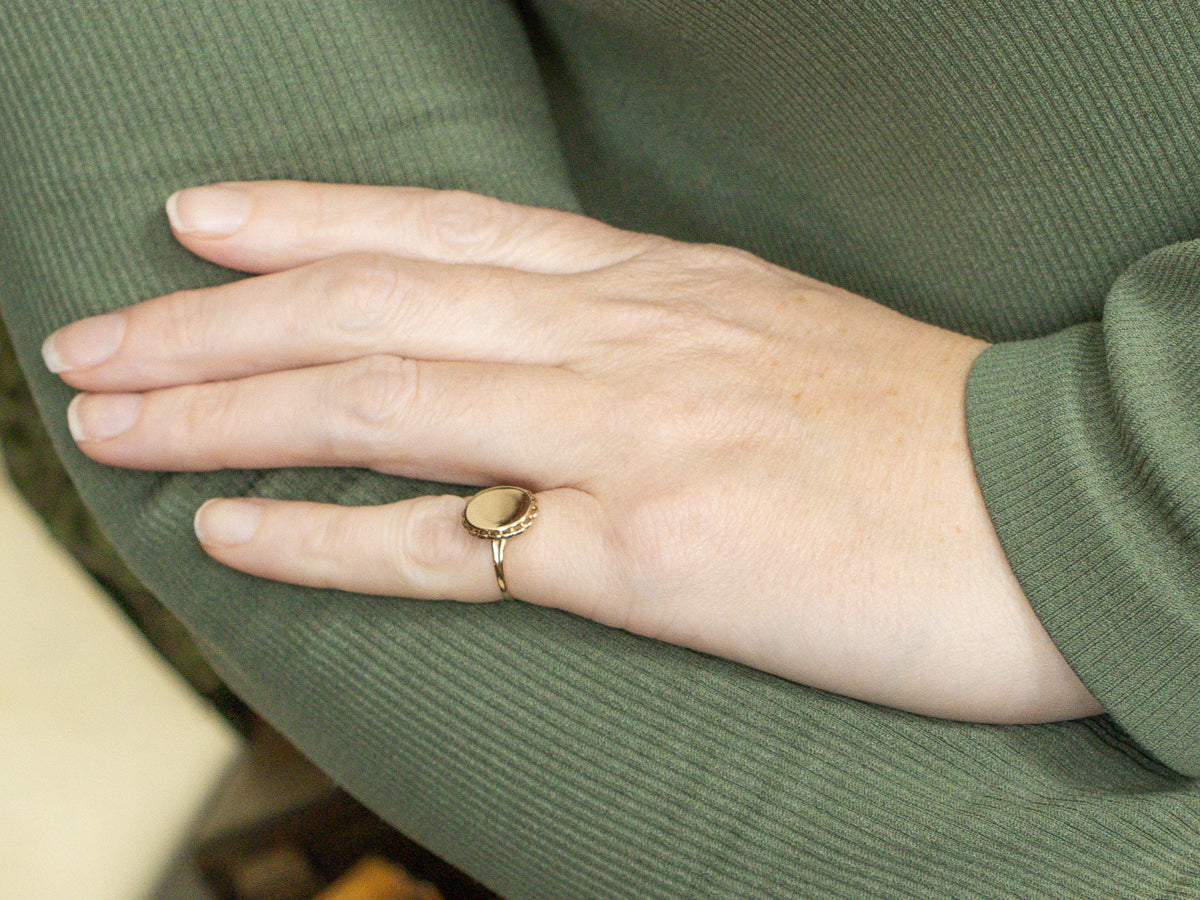 Plain Oval Signet Yellow Gold Ring with Scalloped Edge