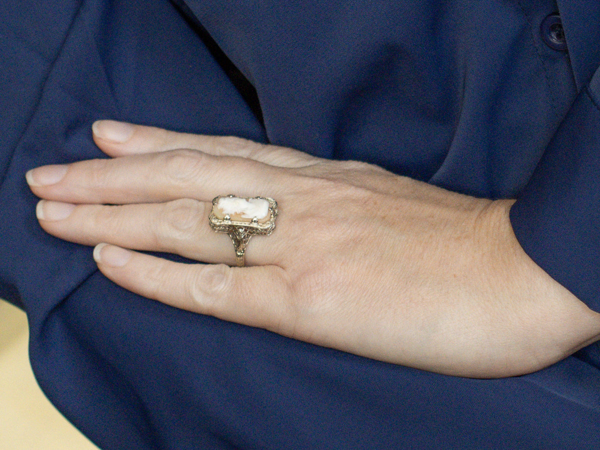 Lovely Art Deco Cameo White Gold Filigree Ring