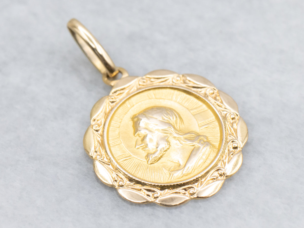 &quot;Dio Ti Protegga&quot; Religious 18-Karat Gold Pendant with Scalloped Edge