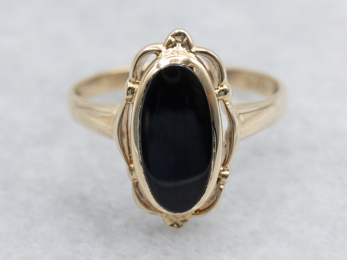 Ladies Onyx and Gold Solitaire Ring with Scalloped Edge
