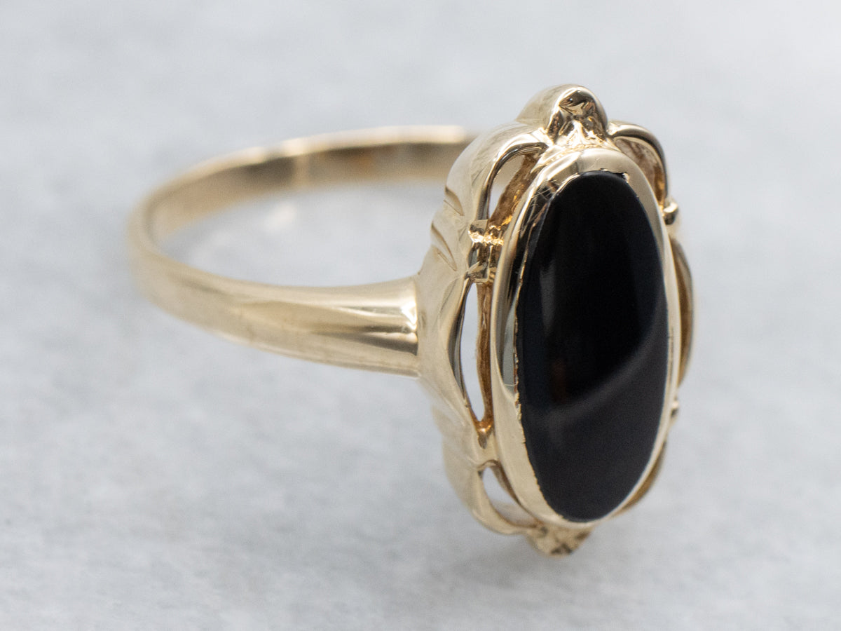 Ladies Onyx and Gold Solitaire Ring with Scalloped Edge