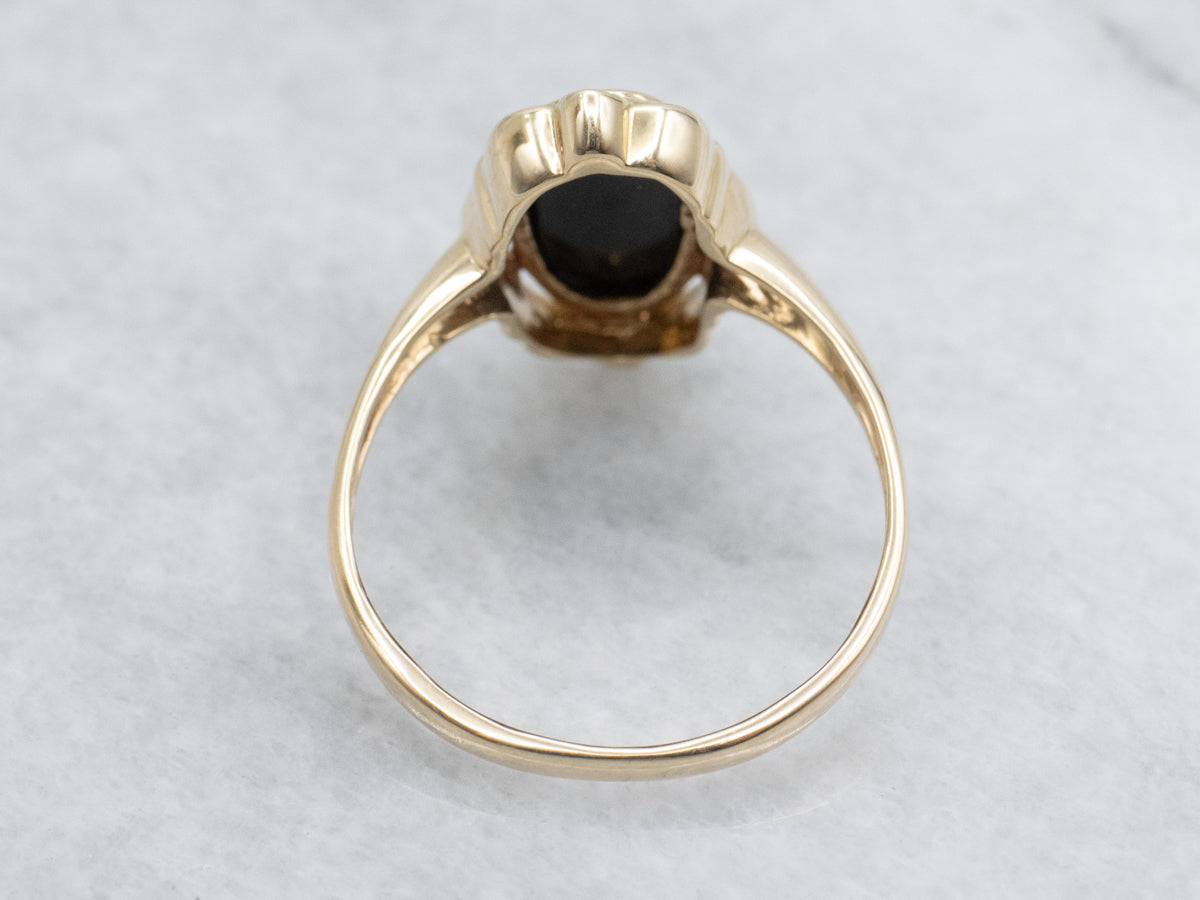 Ladies Onyx and Gold Solitaire Ring with Scalloped Edge