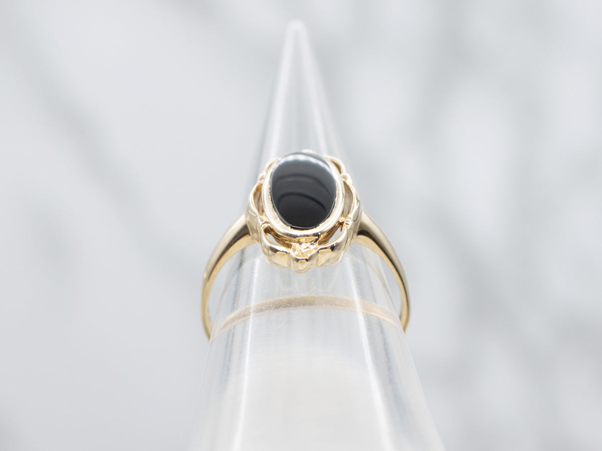 Ladies Onyx and Gold Solitaire Ring with Scalloped Edge