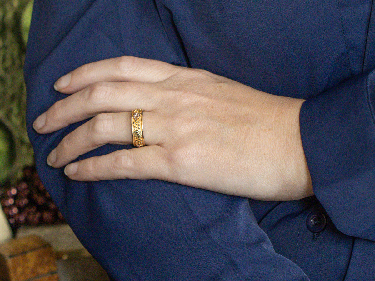 Black Hills Gold Tri-Color Grape Vine Patterned Band