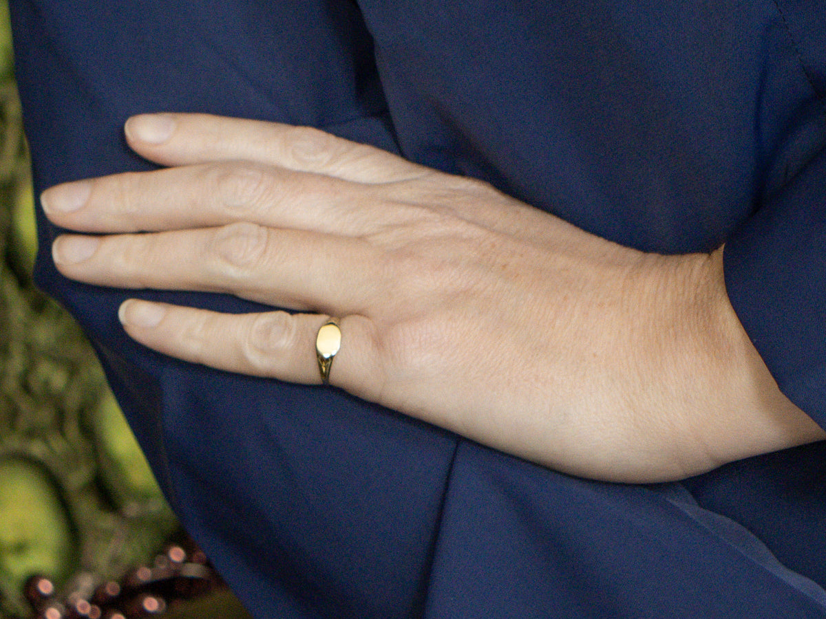 Antique Green Gold Signet Ring with Floral Engravings