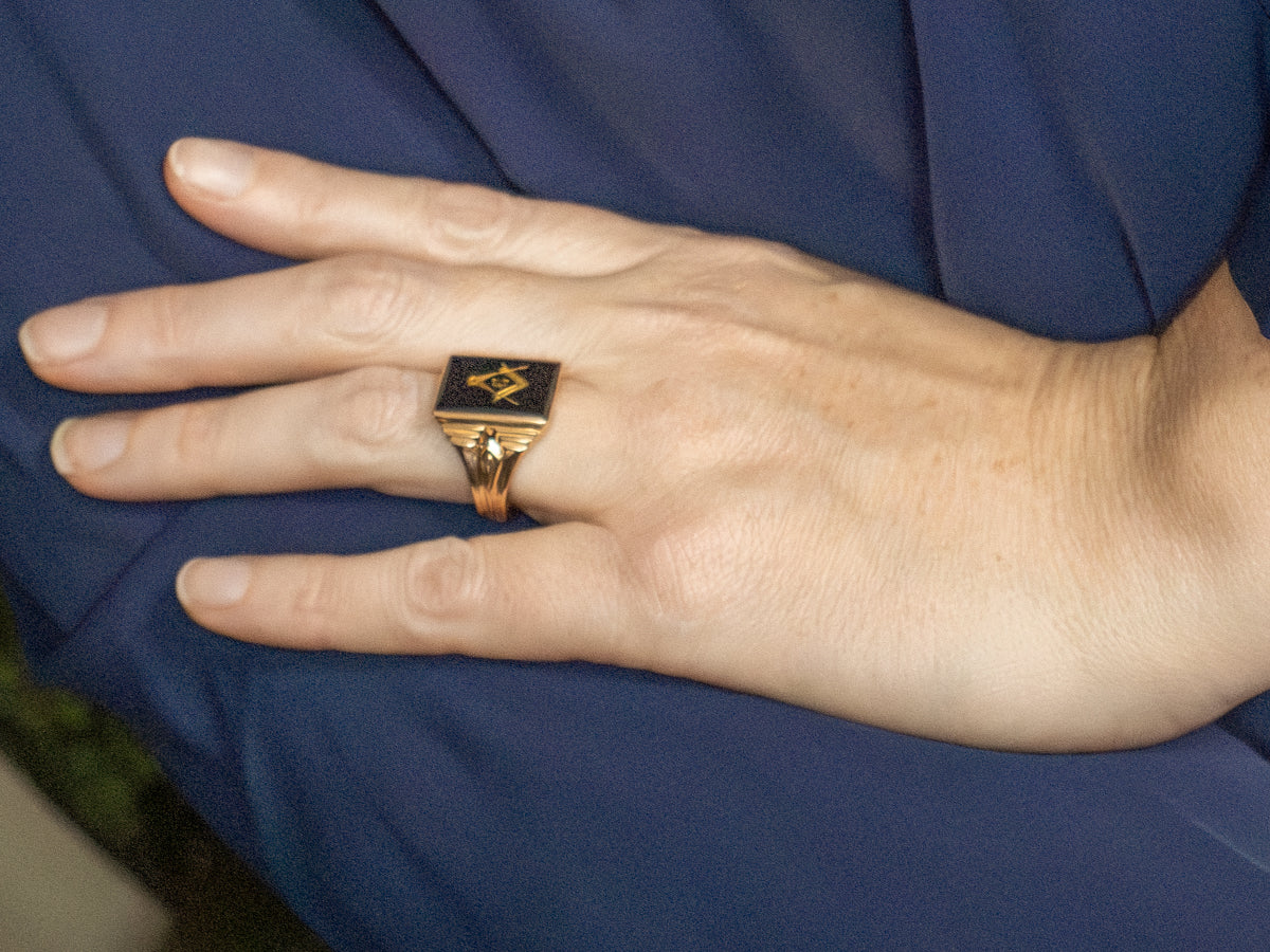 Vintage Men's Yellow Gold Black Onyx Masonic Ring