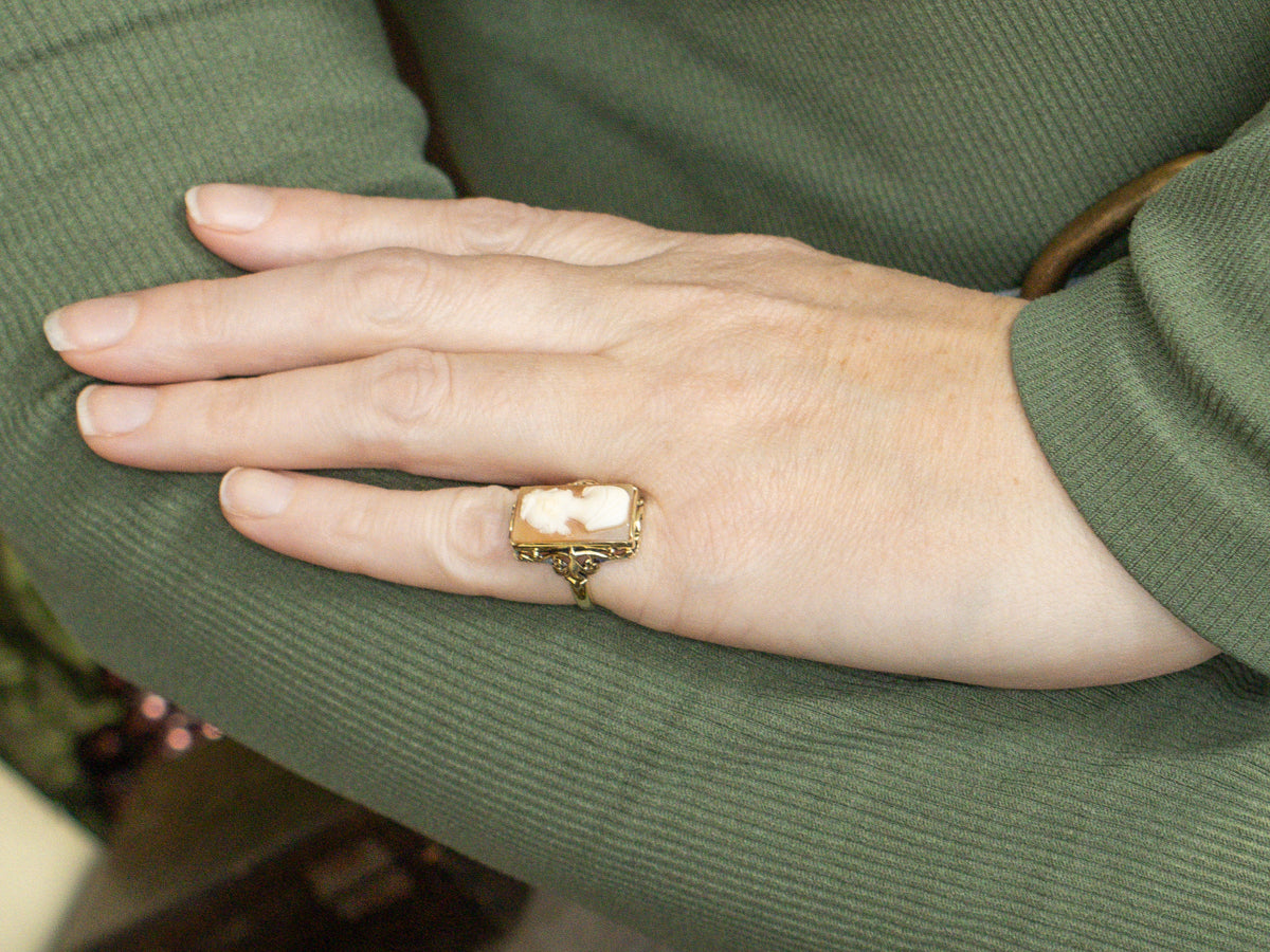 Art Nouveau Cameo Yellow Gold Ladies Ring