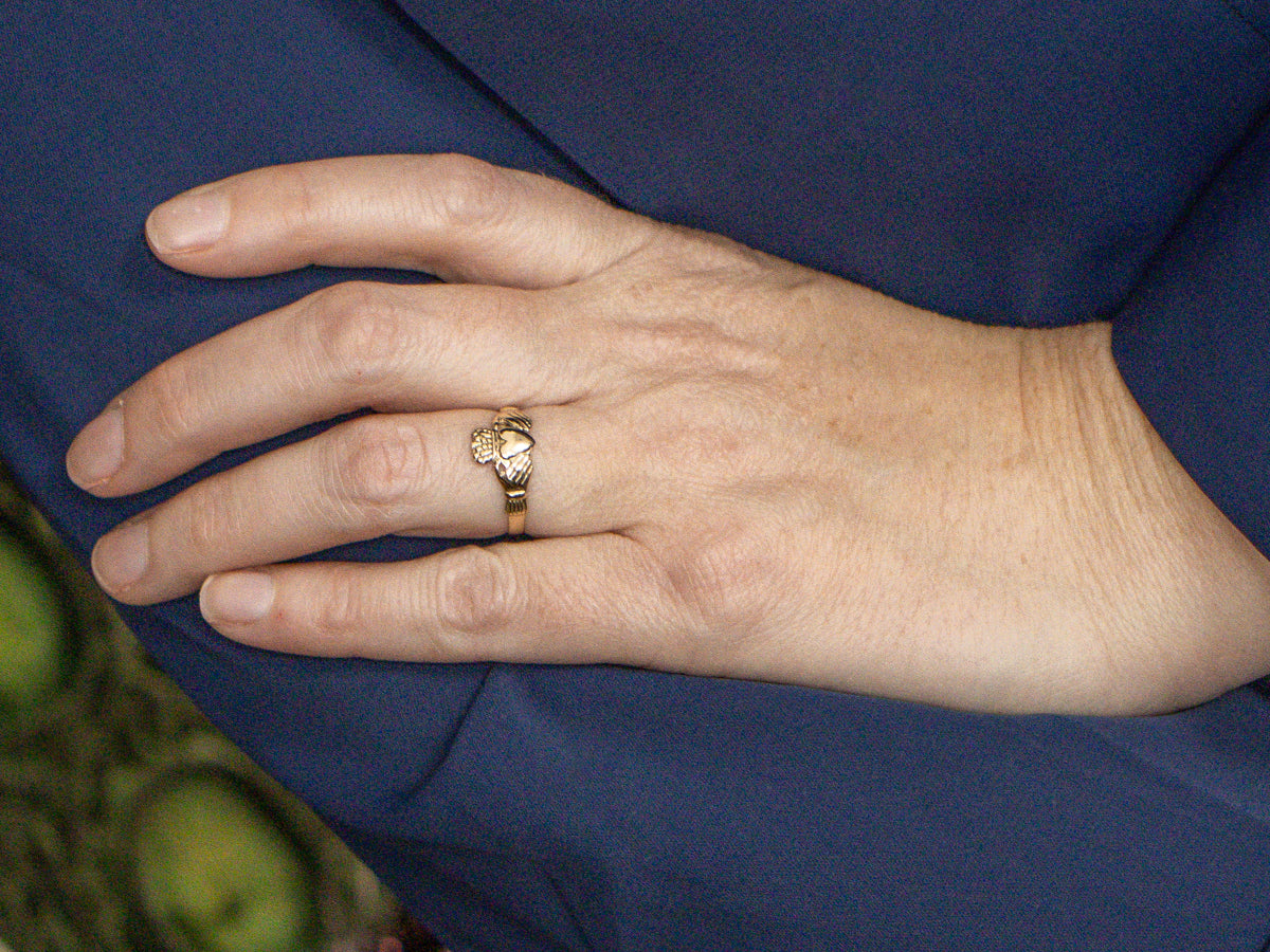 Traditional Yellow Gold Irish Claddagh Ring