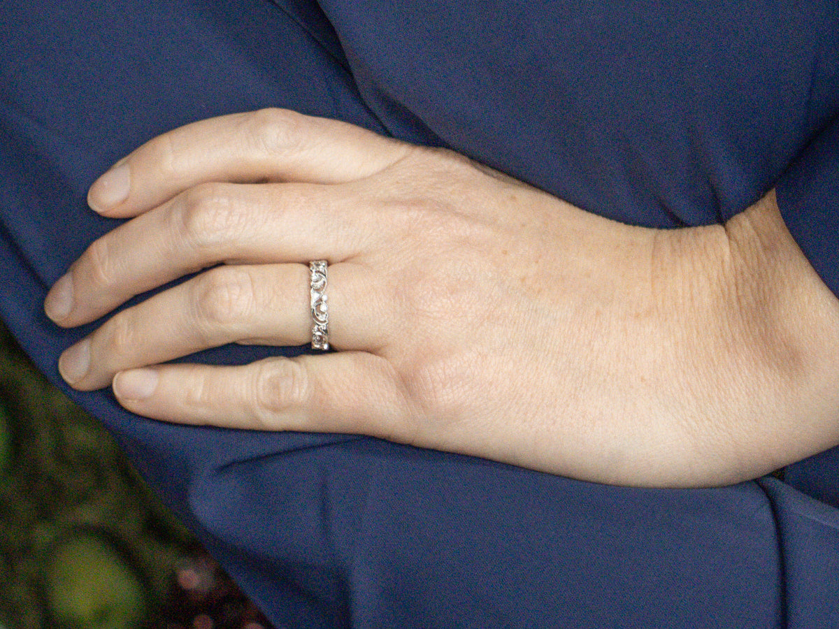 Botanical Patterned White Gold Diamond Filigree Band